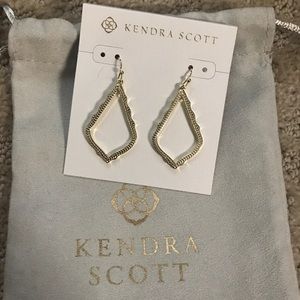 NWT Kendra Scott Gold Sophia Earrings